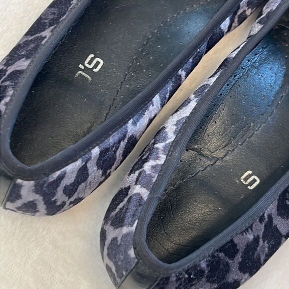 Chico’s Black & Grey Leopard Print Flats with Metallic Toe - Size 9.5 - Picture 8 of 11